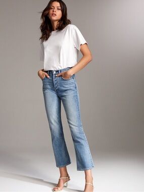 Aritzia Denim Forum The Bailey High Rise Crop Flare Size 27